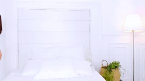 Snapshot of naomiyuu chatting on November 18, 2:28 am Naomi online show from November 18, 2:28 am