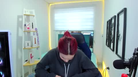 naomy online show from October 31, 9:05 pm