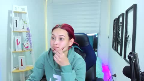 naomy online show from November 19, 2:11 am