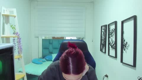 naomy online show from December 17, 1:22 am