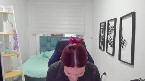 naomy online show from December 18, 3:01 am