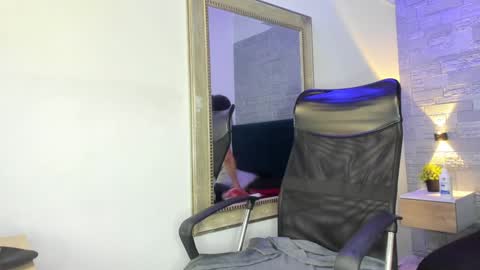 Snapshot of naomy_smithx chatting on December 3, 11:57 pm Naomy Smith online show from December 3, 11:57 pm