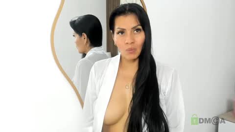 Snapshot of naomy_smithx chatting on February 23, 10:42 pm Naomy Smith online show from February 23, 10:42 pm