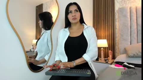 Snapshot of naomy_smithx chatting on March 1, 6:43 pm Naomy Smith online show from March 1, 6:43 pm