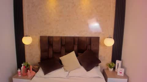 Snapshot of naomy_smithx chatting on November 30, 7:07 pm Naomy Smith online show from November 30, 7:07 pm