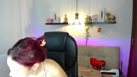 Snapshot of naomy_stanley chatting on May 10, 9:31 pm Naomy Stanley online show from May 10, 9:31 pm