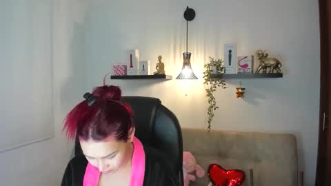 Snapshot of naomy_stanley chatting on June 8, 10:32 pm Naomy Stanley online show from June 8, 10:32 pm