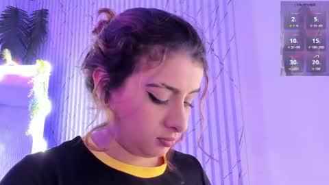 Naomy  online show from June 18, 9:14 am