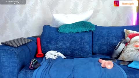 Snapshot of naomycole_ chatting on December 18, 7:04 am Naomy Cole online show from December 18, 7:04 am