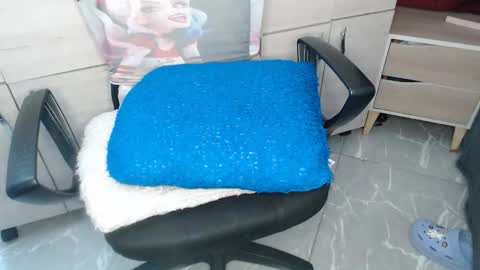 naomylux1 online show from March 3, 4:29 am