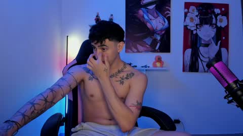 Snapshot of naranjo_seb chatting on December 15, 9:03 am sebastian online show from December 15, 9:03 am