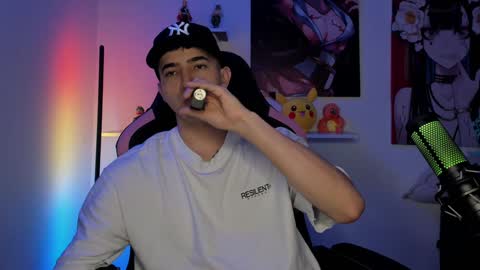 Snapshot of naranjo_seb chatting on December 16, 2:04 am sebastian online show from December 16, 2:04 am