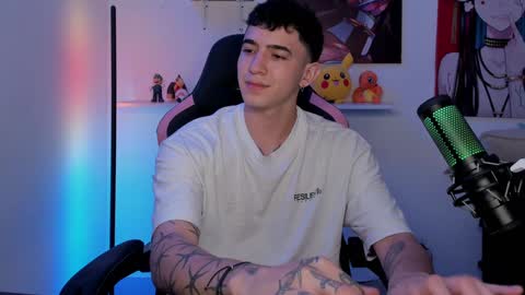 Snapshot of naranjo_seb chatting on December 16, 5:06 am sebastian online show from December 16, 5:06 am