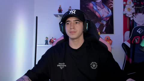 Snapshot of naranjo_seb chatting on December 31, 10:15 am sebastian online show from December 31, 10:15 am