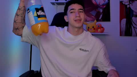 Snapshot of naranjo_seb chatting on January 11, 8:43 am sebastian online show from January 11, 8:43 am