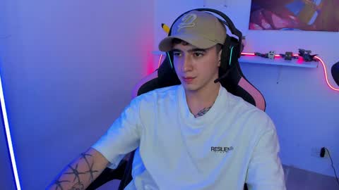 Snapshot of naranjo_seb chatting on February 4, 8:56 am sebastian online show from February 4, 8:56 am