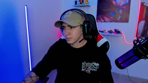 Snapshot of naranjo_seb chatting on February 7, 8:33 am sebastian online show from February 7, 8:33 am