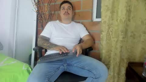 Snapshot of narciso_kh chatting on May 15, 6:31 am deibyd online show from May 15, 6:31 am