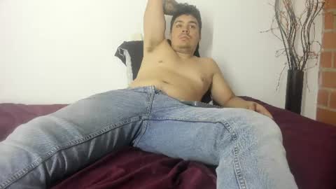 Snapshot of narciso_kh chatting on August 6, 9:55 am deibyd online show from August 6, 9:55 am