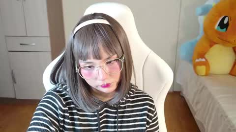 Naree online show from May 6, 1:27 pm