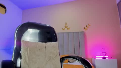 Nascary Fox online show from April 24, 1:46 pm