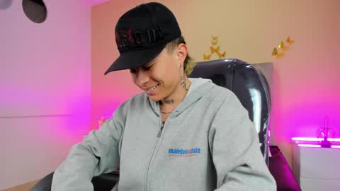 Nascary Fox online show from April 28, 11:37 am