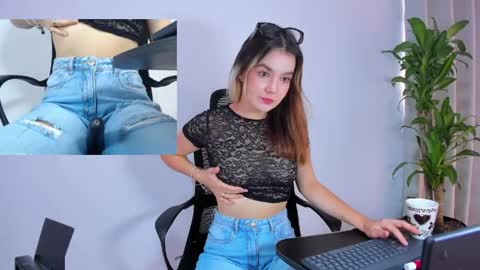 Snapshot of nashlyfontanna chatting on June 5, 1:28 pm Nashly Fontana online show from June 5, 1:28 pm