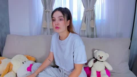 Snapshot of nashlyfontanna chatting on June 22, 1:19 pm Nashly Fontana online show from June 22, 1:19 pm