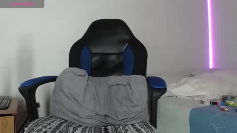 Snapshot of nassh_18 chatting on February 6, 12:11 am nassh_18 online show from February 6, 12:11 am