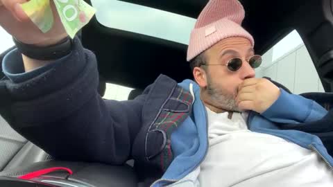 nassobout online show from January 25, 1:19 pm