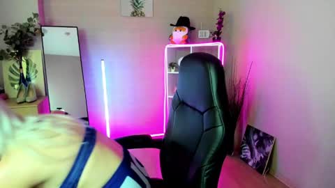 Snapshot of nastasya_cute chatting on May 20, 1:45 am Nastya online show from May 20, 1:45 am