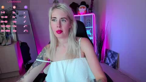 Snapshot of nastasya_cute chatting on June 5, 6:52 am Nastya online show from June 5, 6:52 am