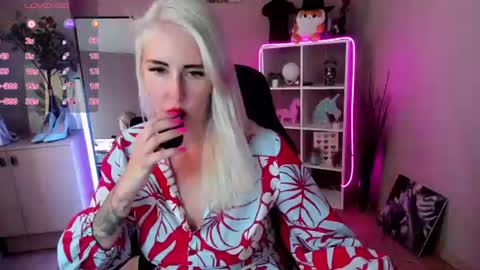 Snapshot of nastasya_cute chatting on June 22, 3:25 am Nastya online show from June 22, 3:25 am