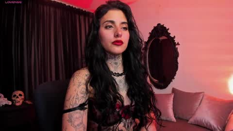 Snapshot of nasty_alice1 chatting on May 25, 1:11 am Goddess Alice online show from May 25, 1:11 am