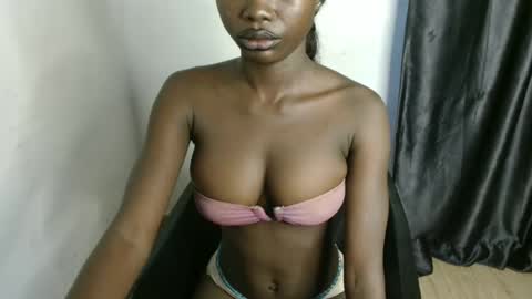 Snapshot of nasty_creamypussyy chatting on February 14, 7:27 am Mila online show from February 14, 7:27 am