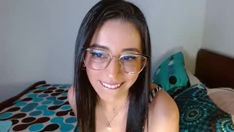 nathalia online show from December 19, 1:07 am