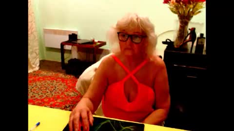 natali online show from May 8, 2:39 am