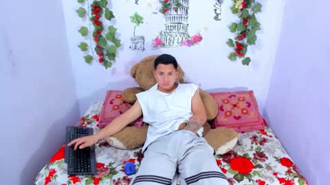 Snapshot of nataliaandjulliam chatting on November 16, 3:12 am nataliaandjulliam online show from November 16, 3:12 am