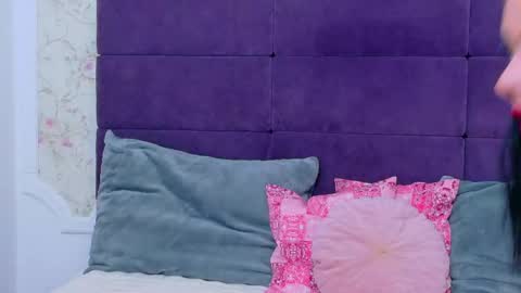 nataliacroft online show from May 1, 2:32 pm
