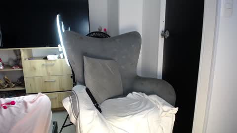 Snapshot of natalie_fox23 chatting on December 4, 10:08 pm Natalia online show from December 4, 10:08 pm