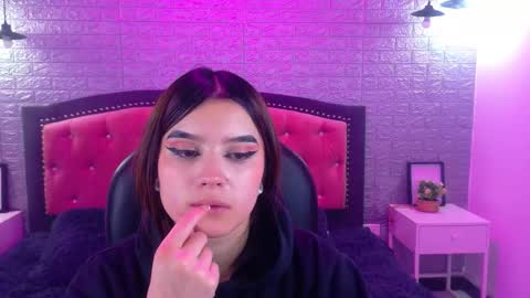 Snapshot of natalie_loffreda chatting on October 27, 2:48 am natalie online show from October 27, 2:48 am