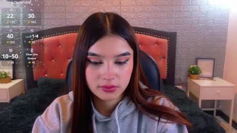 Snapshot of natalie_loffreda chatting on November 17, 3:12 am natalie online show from November 17, 3:12 am