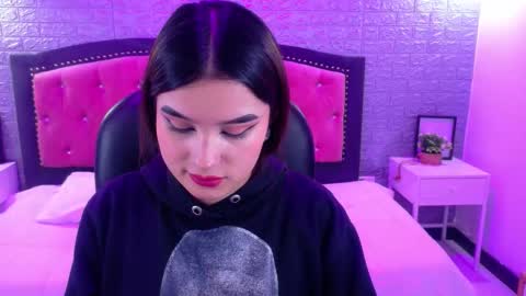 Snapshot of natalie_loffreda chatting on November 28, 3:20 am natalie online show from November 28, 3:20 am