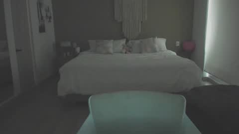 anatalybee online show from November 16, 9:09 pm