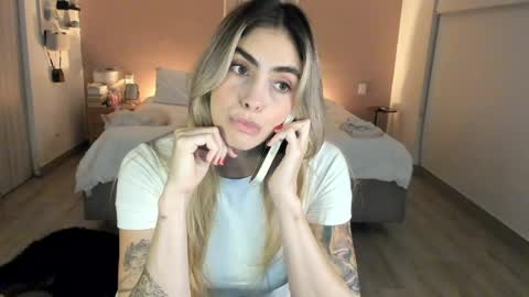 anatalybee online show from April 30, 12:28 am