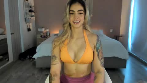 Snapshot of nataly_05 chatting on May 4, 9:33 pm anatalybee online show from May 4, 9:33 pm