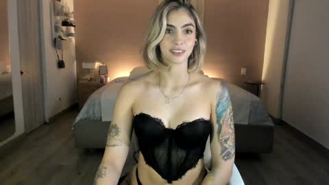 Snapshot of nataly_05 chatting on May 19, 1:56 am anatalybee online show from May 19, 1:56 am