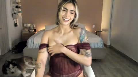 Snapshot of nataly_05 chatting on June 7, 2:16 am anatalybee online show from June 7, 2:16 am