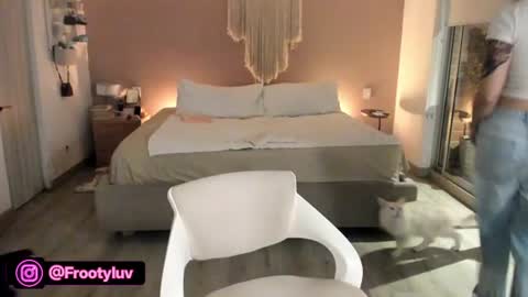 Snapshot of nataly_05 chatting on June 14, 2:24 am anatalybee online show from June 14, 2:24 am
