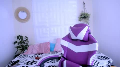 Snapshot of nataly_mcry chatting on June 8, 9:37 pm NATALY online show from June 8, 9:37 pm